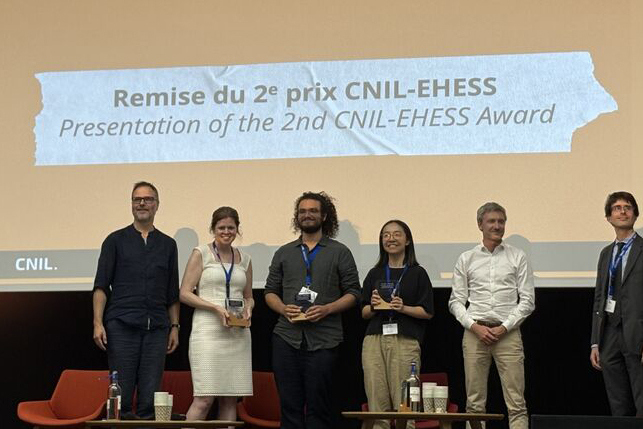 Group of people on stage for the Presentation of the 2nd CNIL-EHESS Award.
