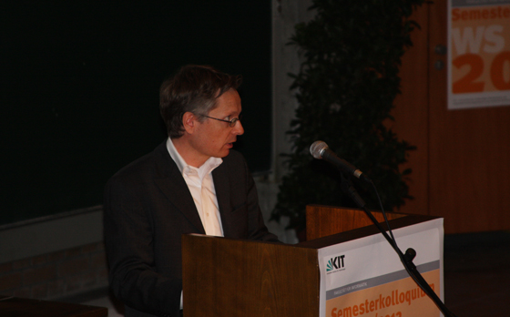 Prof. Volker Springel bei seinem Vortrag