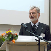 Professor Hartmut Schmeck (Foto: Institut AIFB, Holger Prothmann) Professor Hartmut Schmeck (Foto: Institut AIFB, Holger Prothmann)