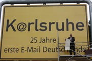 Übergabe Ausdruck der ersten Internet-E-Mail in Deutschland Übergabe Ausdruck der ersten Internet-E-Mail in Deutschland