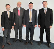 v.l.n.r.: Dr. Victor Pankratius, Prof. Dr. Eberhard Umbach, Dr. Stefan Kaufmann, Prof. Dr. Ralf Reussner (Foto: KIT) v.l.n.r.: Dr. Victor Pankratius, Prof. Dr. Eberhard Umbach, Dr. Stefan Kaufmann, Prof. Dr. Ralf Reussner (Foto: KIT)