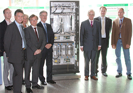 IBM stiftet Rechnermodell an die Fakultät für Informatik des Karlsruher Instituts für Technologie