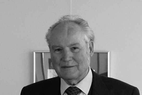 Portraitfoto von Adolf Schreiner in schwarz-weiß