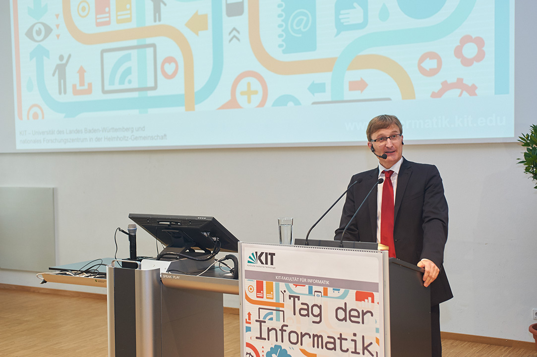 %_tempFileNameTag_der%20Informatik_2015_034%