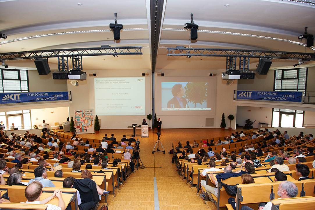 %_tempFileNameTag_der%20Informatik_2015_049%